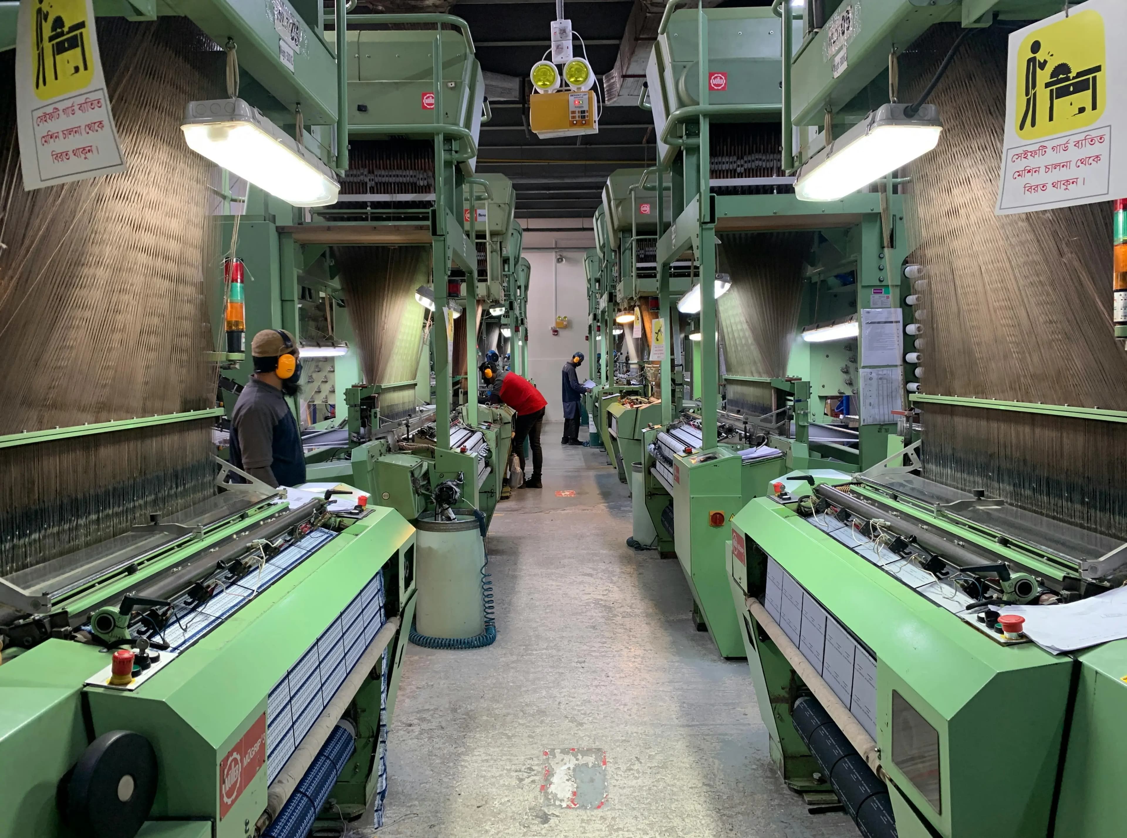 Industrial production with pressure and filter monitoring